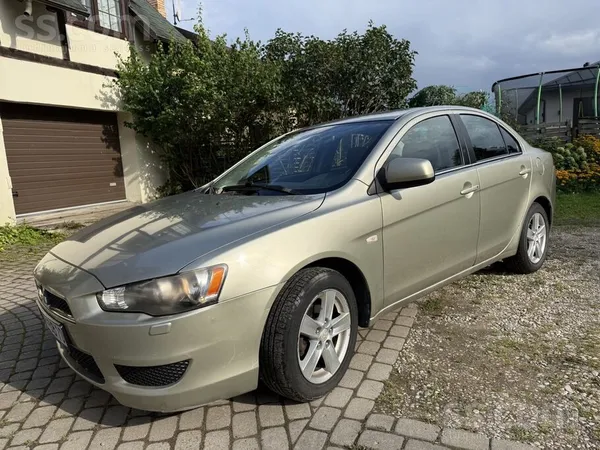 Mitsubishi Pārskatāmas vēstures un rūpīgi kopts auto 8 gadus 