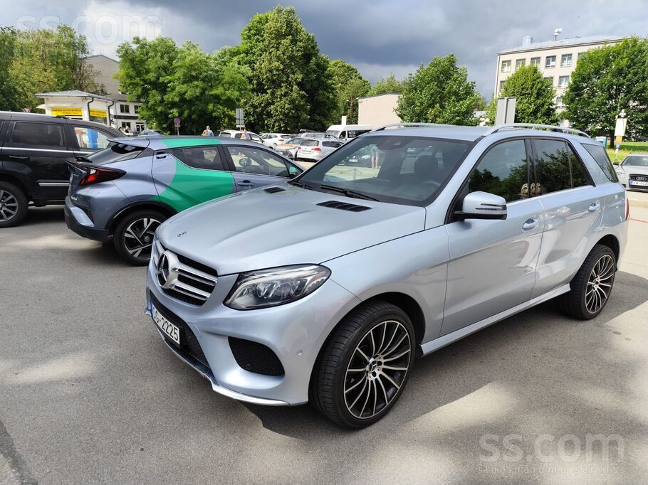 Gle350 D 4Matic
Ziemas riepas jaunas Yokohama
Diski Amg 20 rādiuss
Vasa