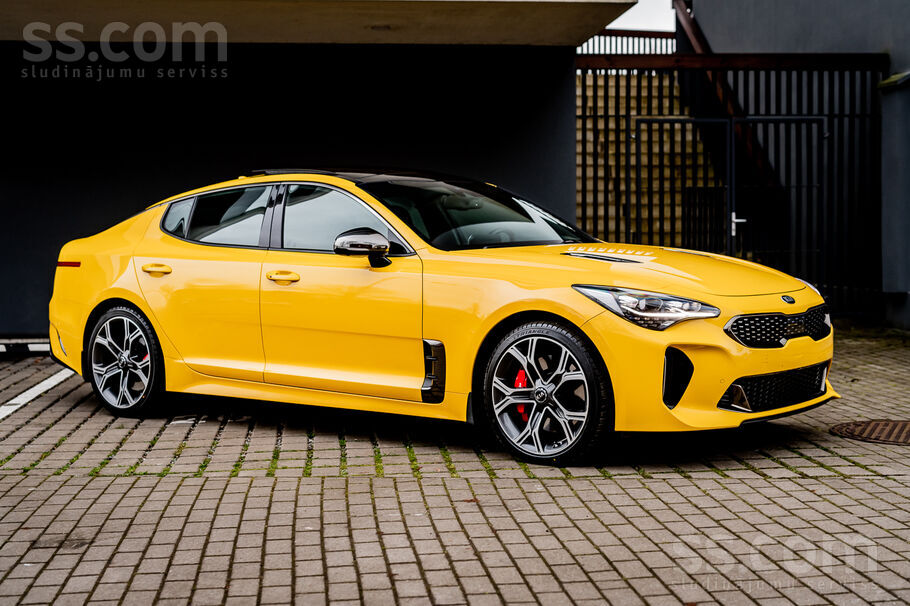3.3 V6 272Kw Kia Stinger GT, original very rare Sunset Yellow paint.
Com