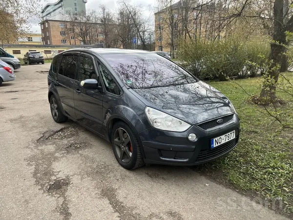 Ford Машина в хорошем состоянии 103 кв , вложений не тр