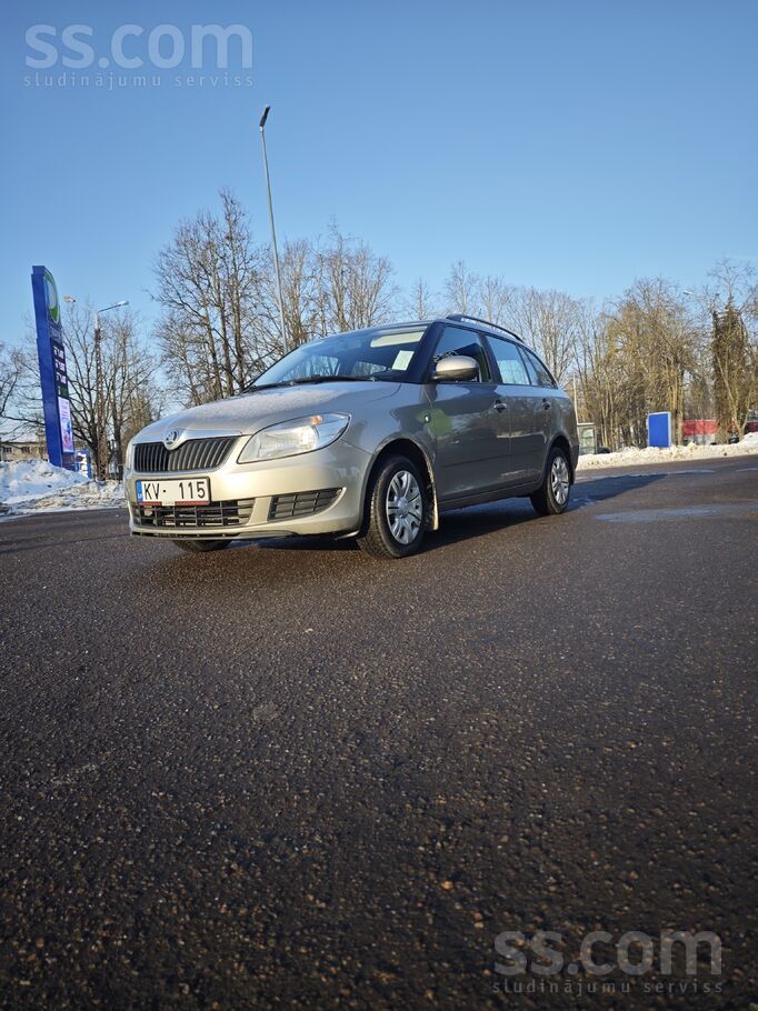 Pārdod Škoda fabia kombi. Ekanomisks auto. Automašīnas numurs Om-6602 auto p