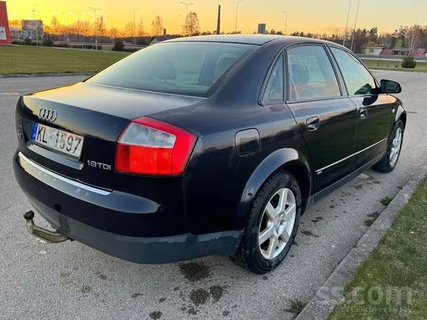 Audi Ar tikko samainītiem priekšējiem bremžu diskiem un