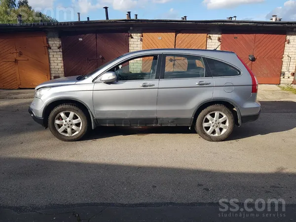 Honda Pārdod 2008. gada Honda Crv. Benzīna dzinējs. Manu