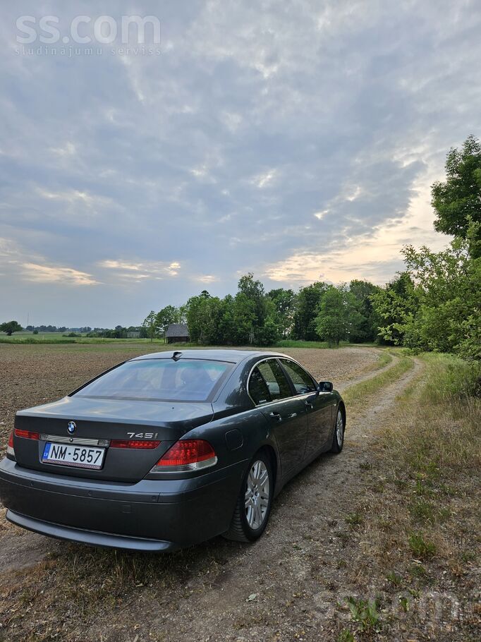 Pārdodu savu 2002.gada BMW E65 745i ar 4.4 benzīna dzinēju. 
Auto ir bagātī