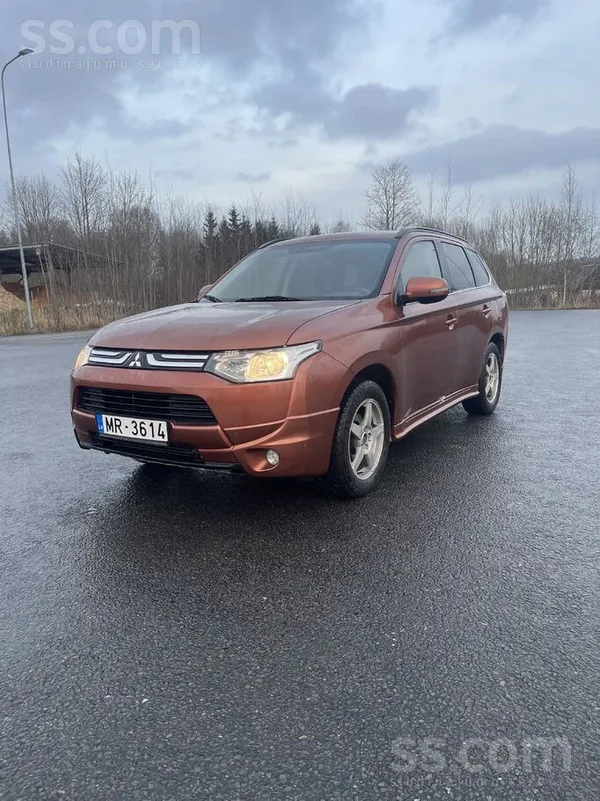 Pārdodu mitsubishi outlanderu 2014.gada, pirms nedēļas svaigi izieta tehnisk