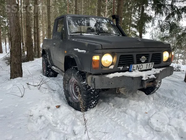 Nissan Kur apstājas hilux, tur šim tik sākas normāls ofro