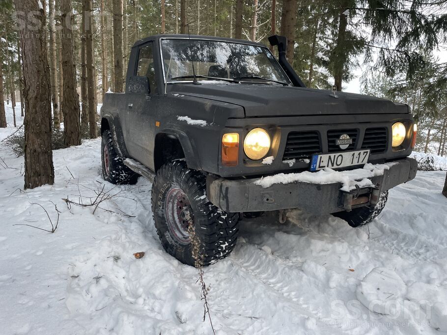 Nissan Kur apstājas hilux, tur šim tik sākas normāls ofro