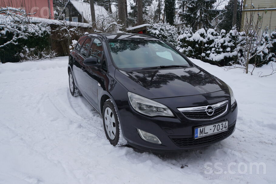 Opel Opel Astra Sports Tourer 2011 1.6 benzīns manuāla 