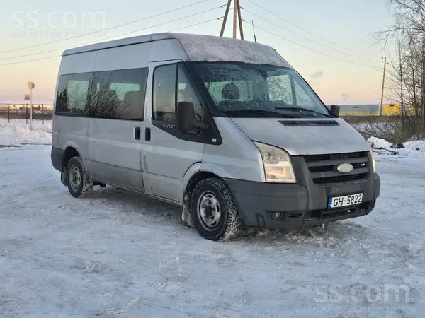 Ford Tiek pārdots pasažieru mikroautobuss. Sēdvietu ska