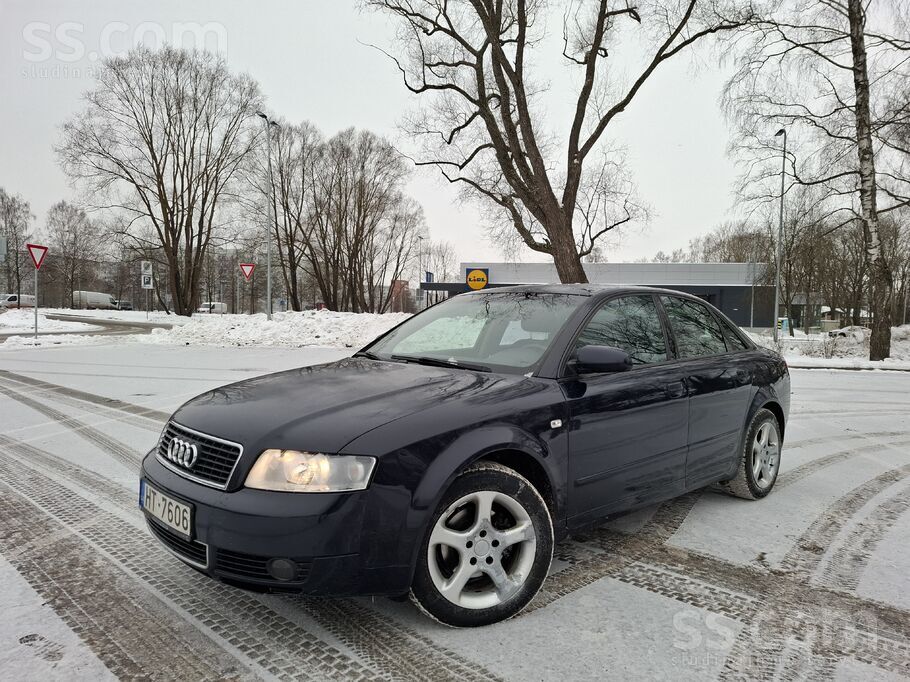 Audi Pardodu Audi A4 2001 gads 1.6 benzins-gaze strada 