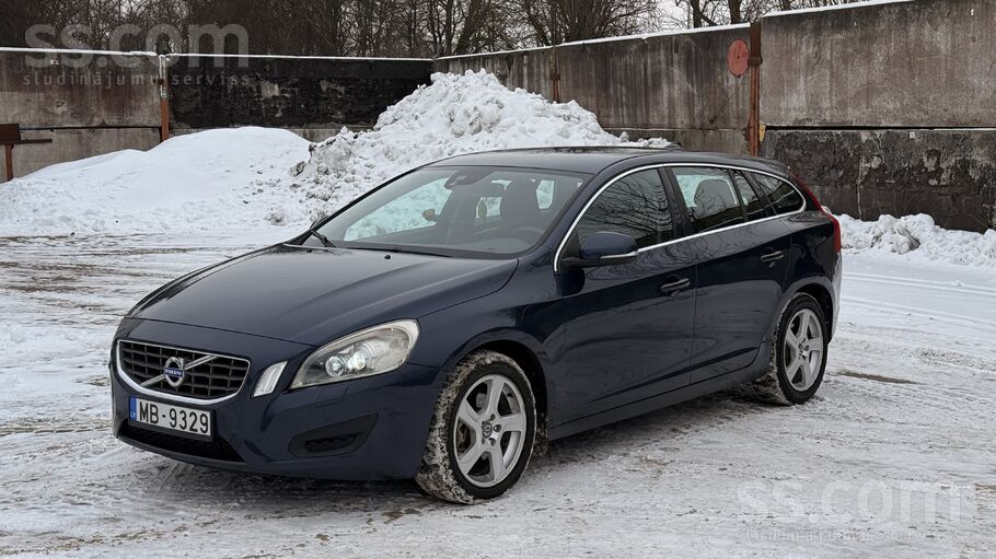 2.0d/120kw - piecu cilindru motors ar 6 ātrumu manuālo kārbu. 

Zobsiksnas