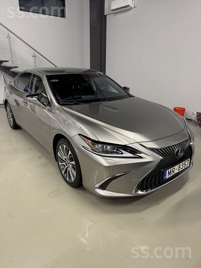 Lexus Tiek pārdots ļoti kopts un teicamā tehniskā un viz