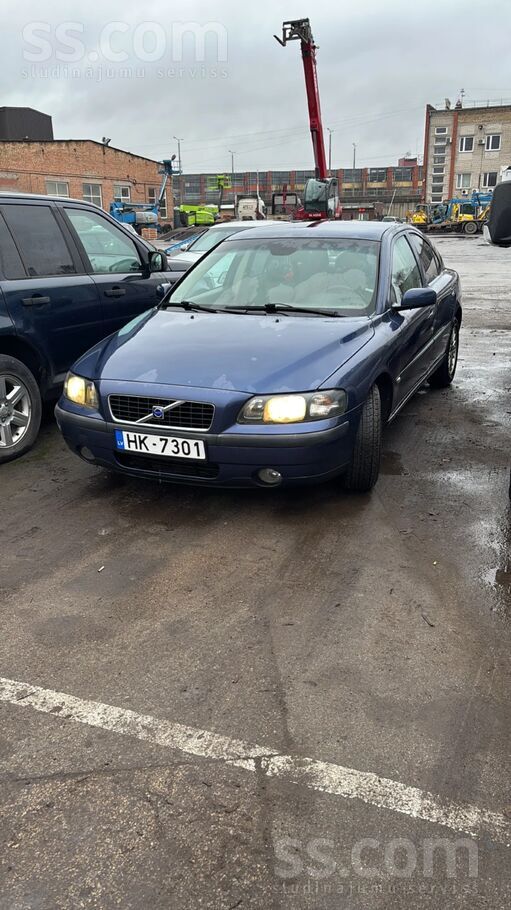 Volvo Auto ir loti labā stāvoklī. Braucat skataties klāt