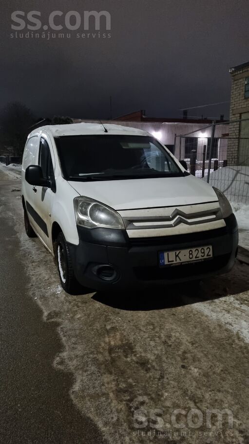 Tirgojas ejoša kartība. Ir vizuālie defekti kas braukšanai ne trauce . Sīkak