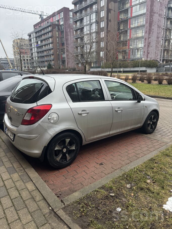 Opel Automašīna ir teicamā stāvokīi. Automātiskā pārnes