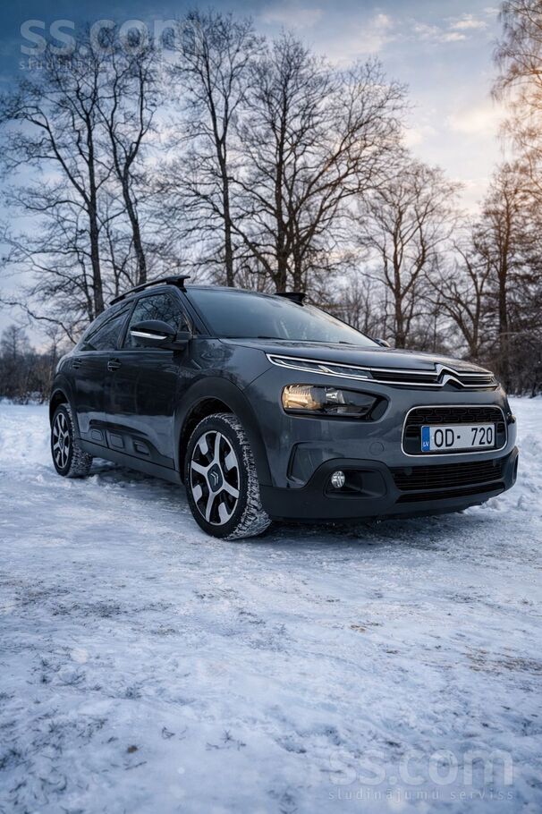 Saimniece pārdod lielisku, uzticamu Citroën C4 Cactus.
Viegli vadāma pilsē