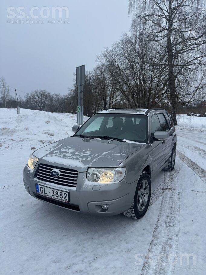 2007. gada Subaru Forester ar 2.0 benzīna dzinēju (116 kW) un automātisko āt