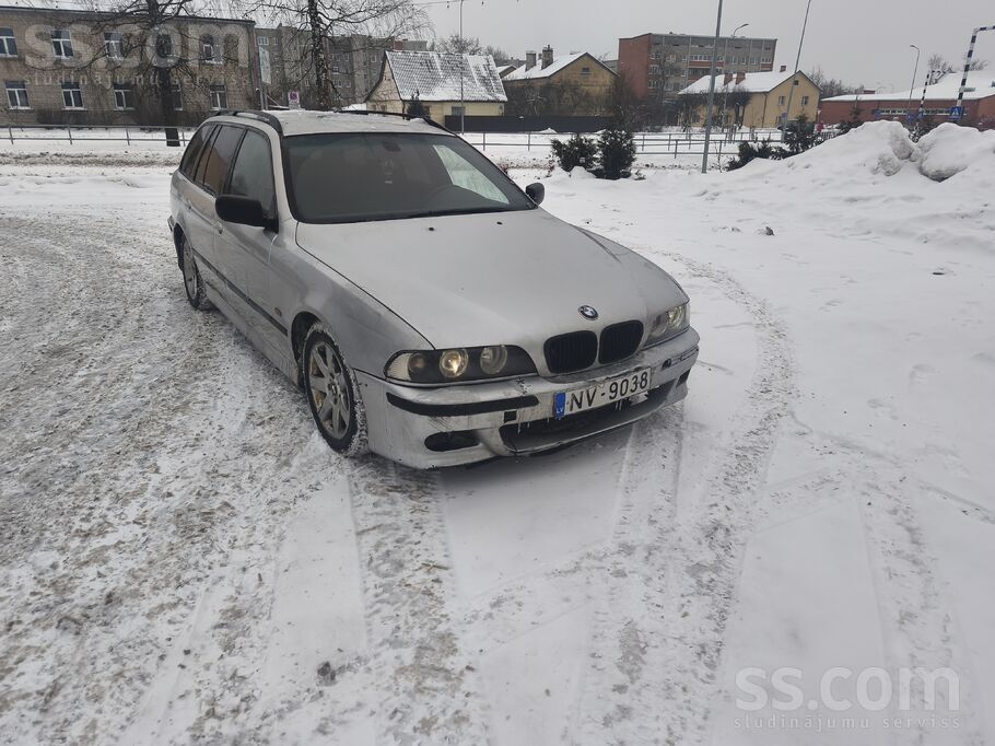 BMW Pardodu mašinu. Tikko izieta jauna apskate. Ruc br
