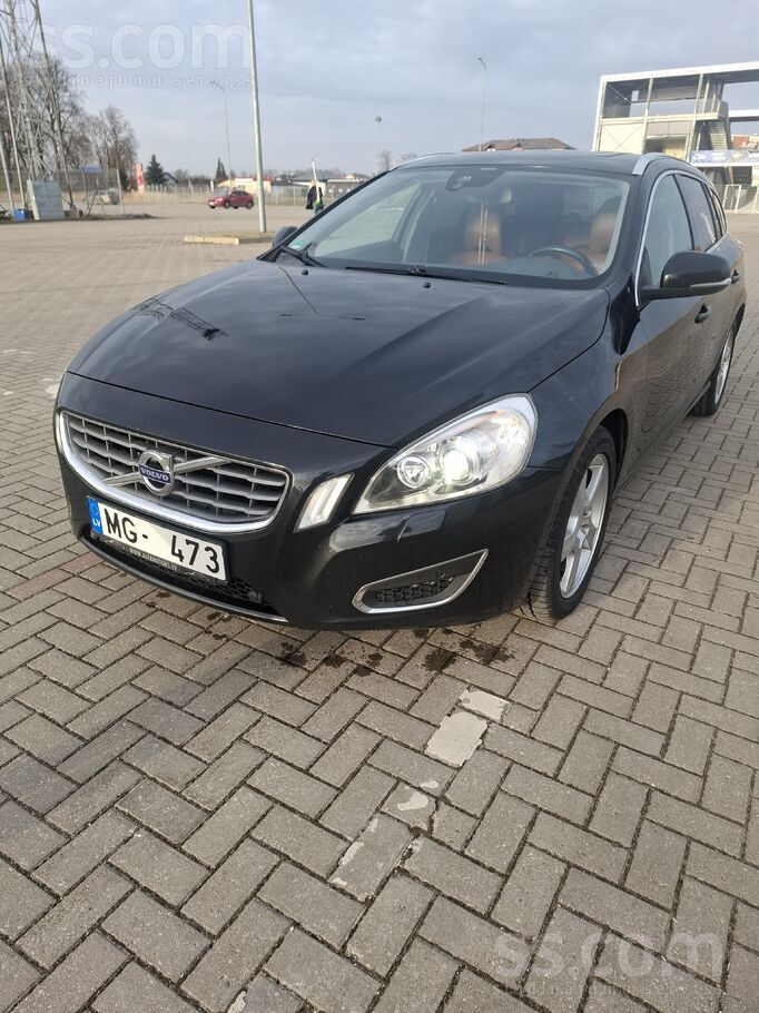 Volvo Pārdodu labu, koptu Volvo V60 Summum- 5 cilindru D