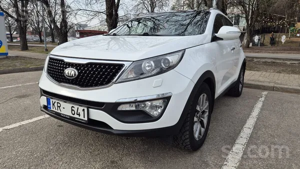 KIA Smuks un uzticams ģimenes auto. Panorāmas jumts, v