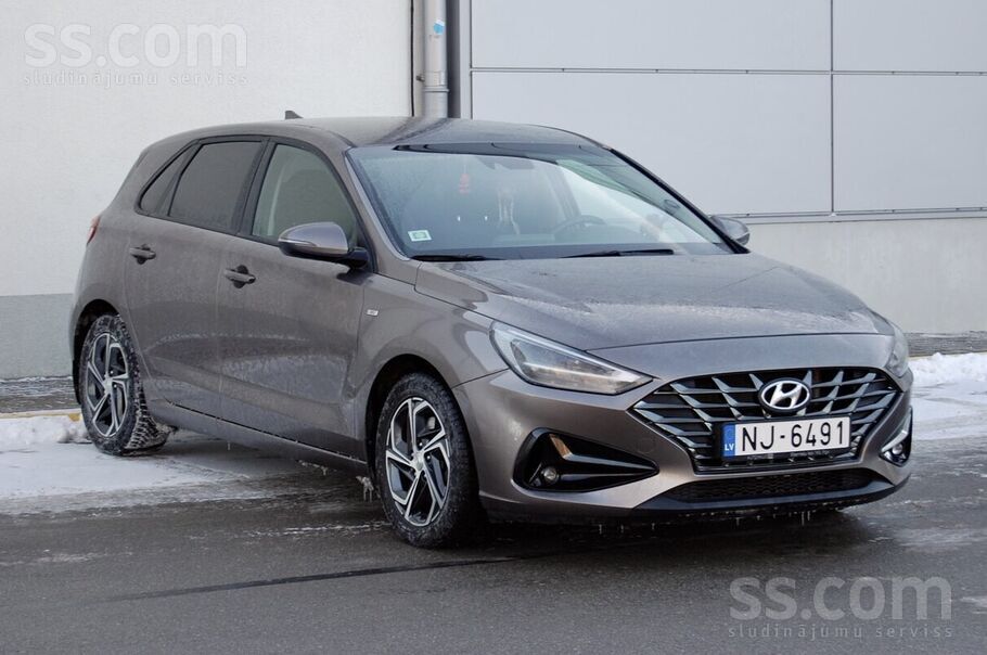 Tirgojas Latvijā pirkts auto, tiek izmantots ikdienā. Automašīnai vēl ir div