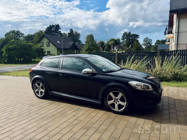 Volvo Mums ar C30 bija labs plāns. Tas ir mazs, smuks, d