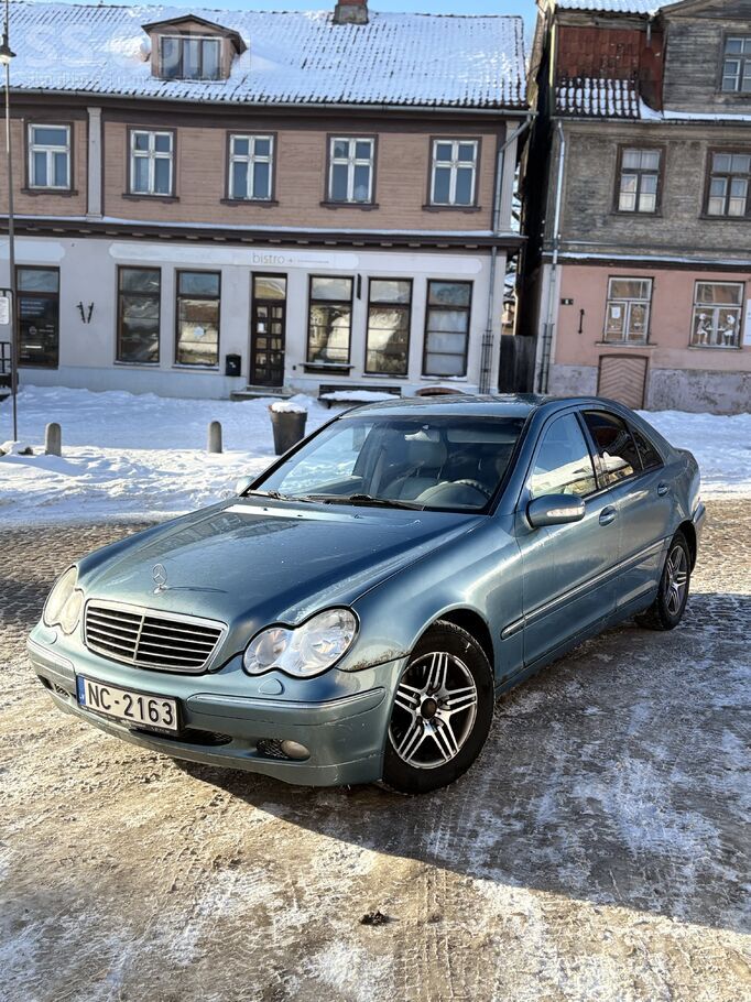 Mercedes Mercedes C-klasīte, Elegance - komplektācija. 