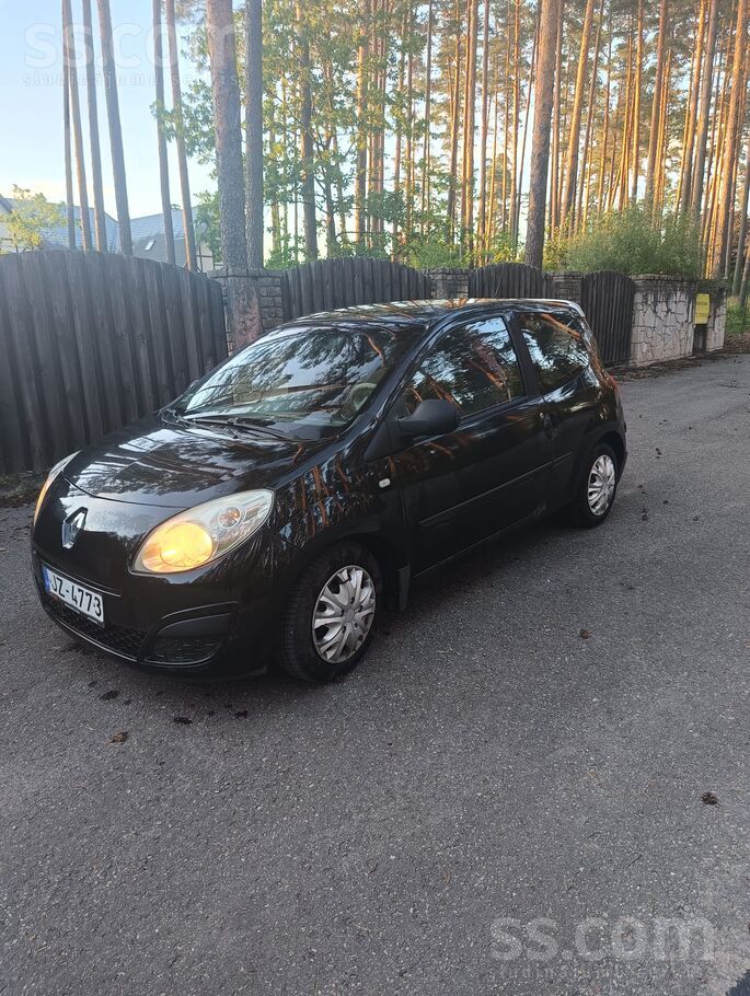 Renault Pārdodu kompaktu pilsētas automašīnu ar zemu degvi