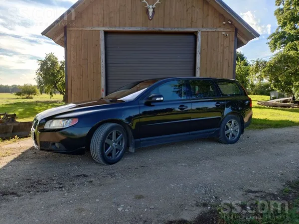 Volvo Auto labā stāvoklī. Nesen mainīts zobsiksnas kompl