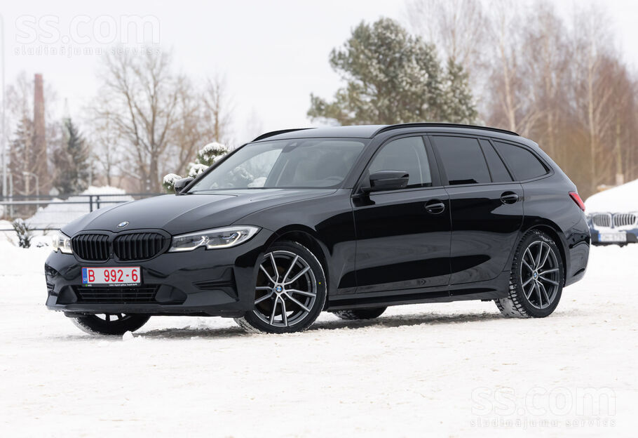 BMW Tikko ievests BMW 320 Sportline. Auto ar caurskatā