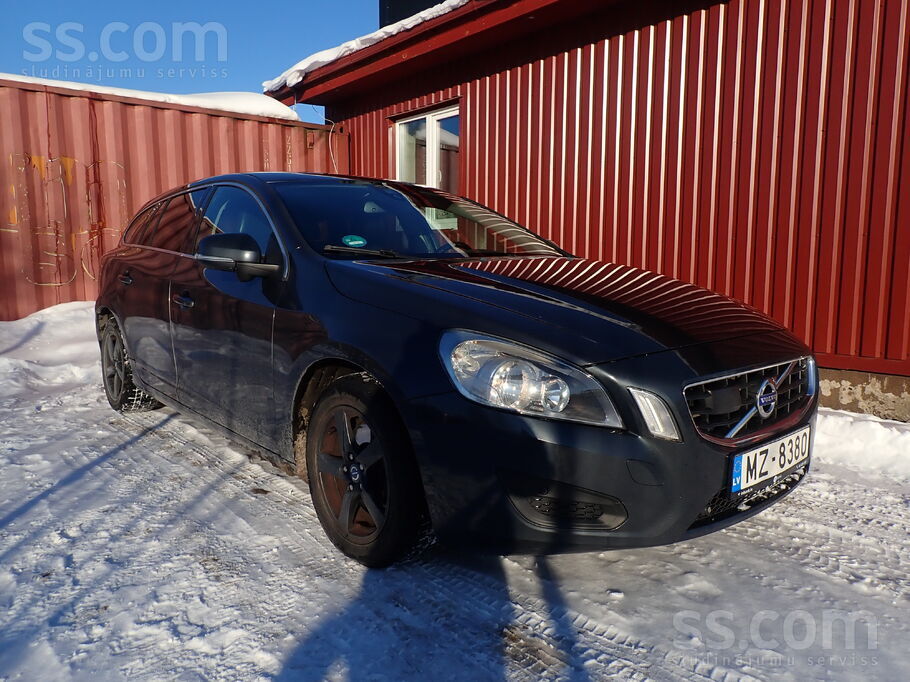 Volvo V60 2.0Td 5Cilindru/automāts, 

Automašīna ir Labā tehniskā un vizuā