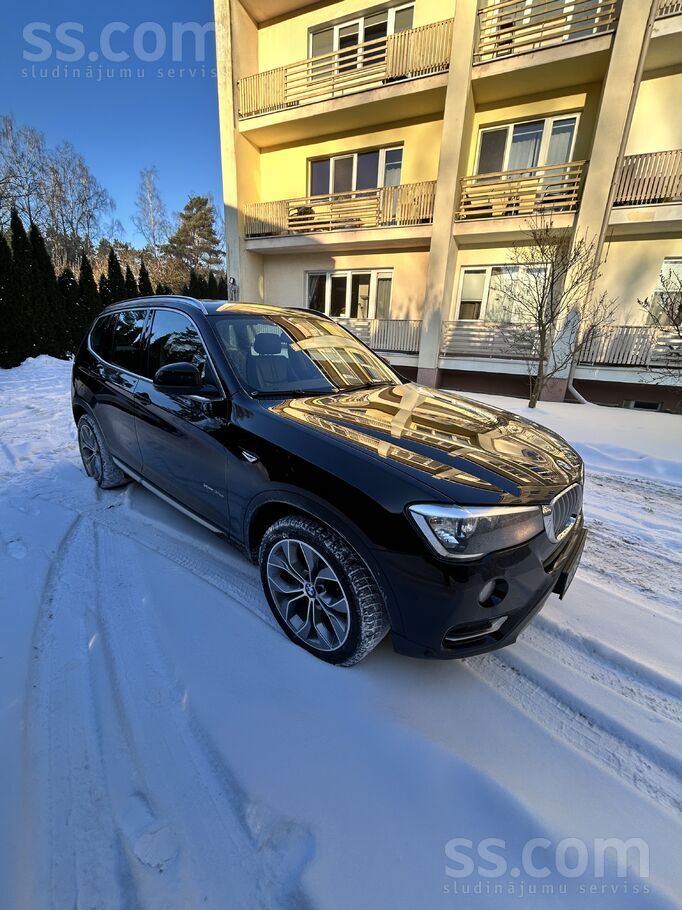 BMW BMW X3 xDrive35d melnā krāsā