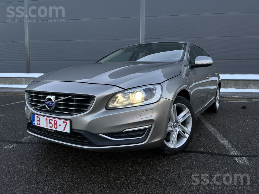 Volvo Volvo V60 2.4 facelift Twin Engine Summum. Latvijā