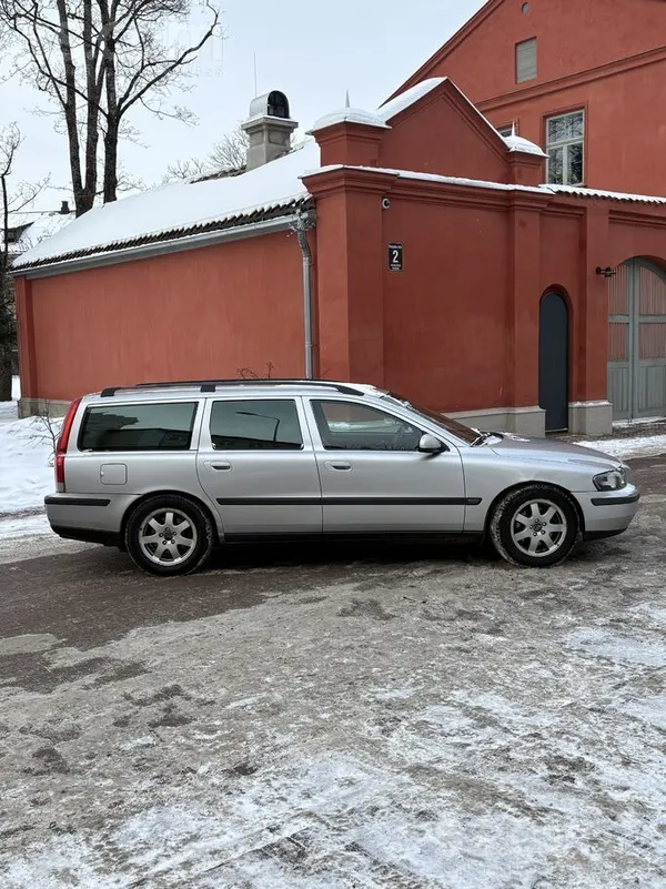 Volvo Mūsu uzticamais -Volvo V70 ar labāko 2.4 D5 dzinēj