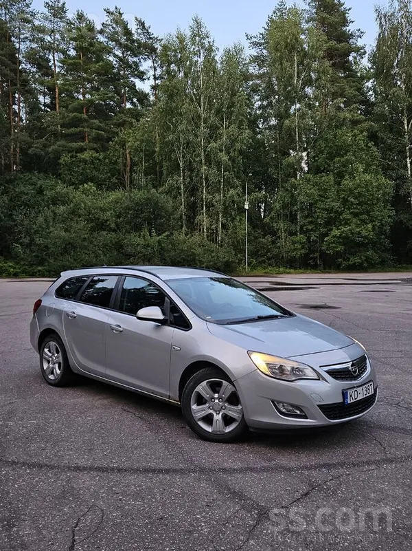 Opel Pārdod Opel Astra automašīnu