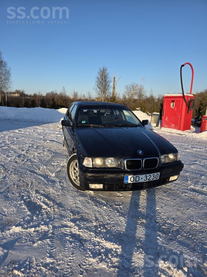 BMW Продаю BMW 318i со свежим то. Стоит хорошая зимняя