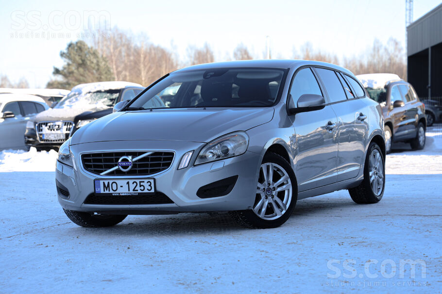 Volvo V60, 2.0d, 120kw, automāts, labā stāvoklī kā tehniski tā vizuāli. Jaun