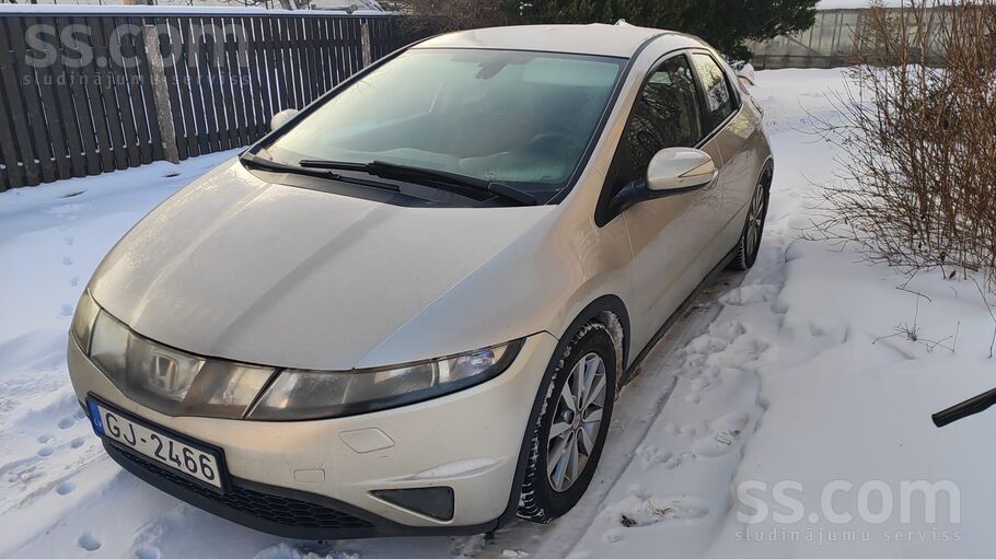 Honda Pārdodu honda civic tikko izieta tehniska apskate.