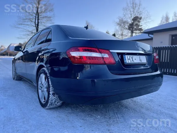 Mercedes Pārdodu uzticamu un koptu Mercedes-Benz W212 ar pā