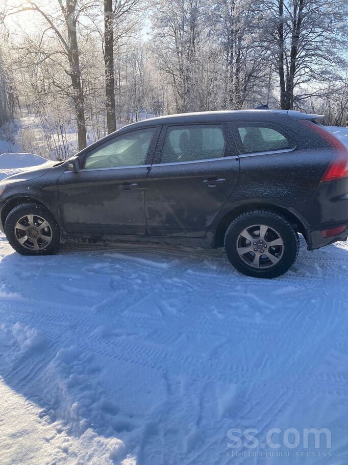 Pārdod Volvo Xc60 Fwd. Virsū labas ziemas riepas. Sīkāka informācija telefon