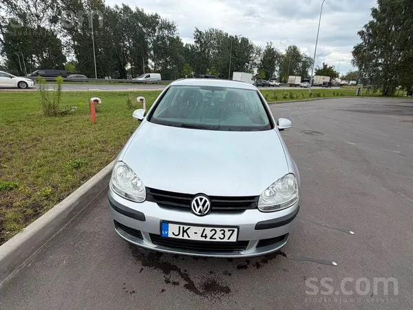 Volkswagen Golf 5 - 1