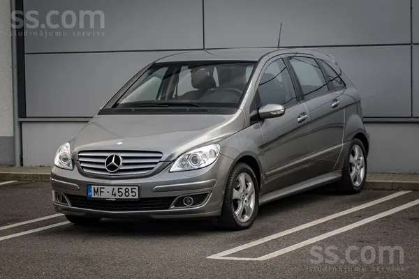 Mercedes B200 - 1