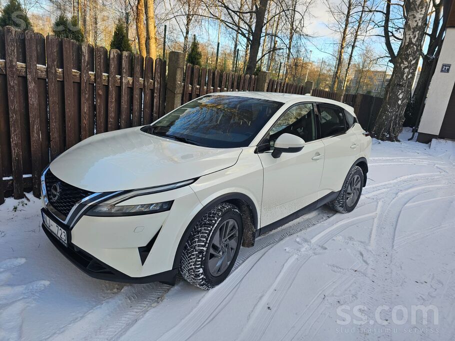 Nissan Uzņēmums pārdod automašīnu Nissan Qashqai