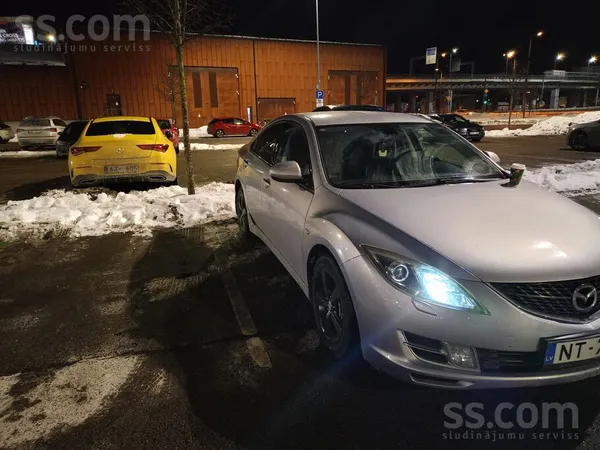 Mazda Авто в хорошем состоянии. новая резина масла в кор