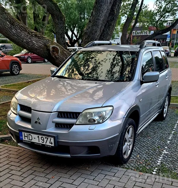 Mitsubishi Outlander - 1