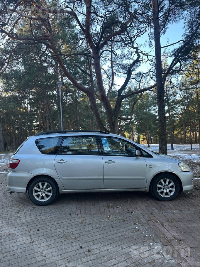 Toyota Pārdod auto ar tikko izietu tehnisko apskati. Līdz
