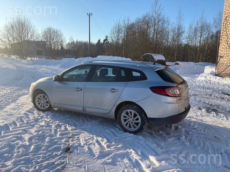 Auto labā tehniskā stāvoklī, ir sīki vizuāli defekti, tikko nomainīta motore