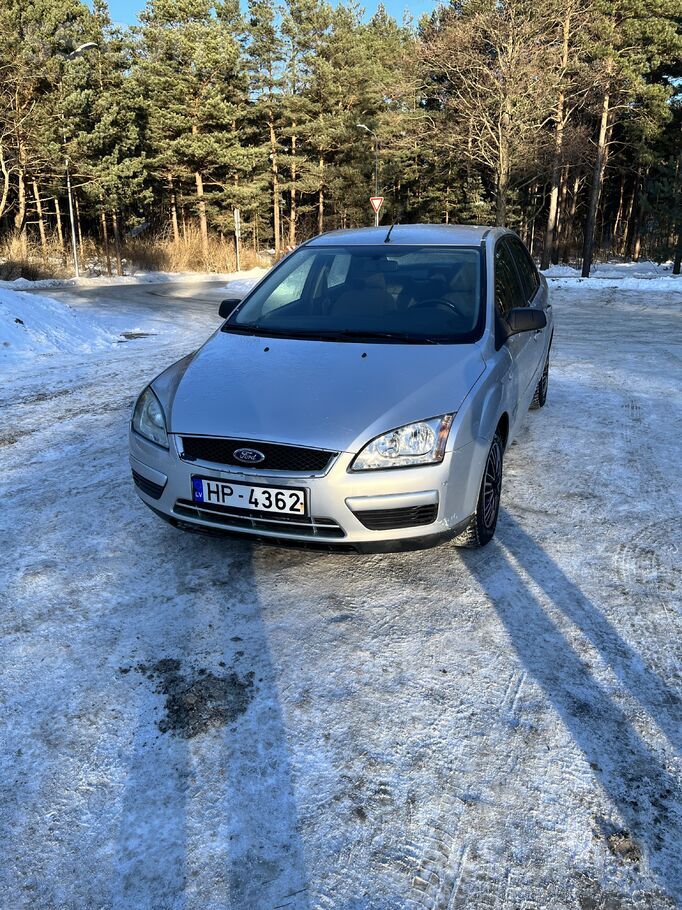 Pārdodu Ford Focus 2005 ar dzīvu 80kw 1.6tdci dzinēju. Esmu stundents un nev