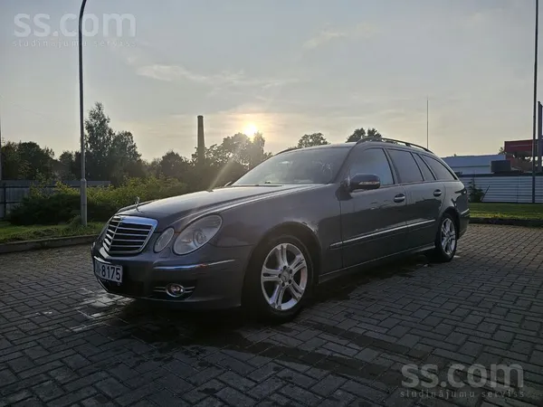 Mercedes E220 - 1