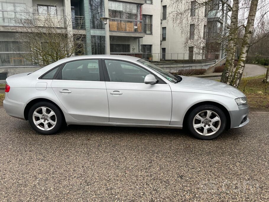Audi Продается машина в хорошем состояние. Есть небольш